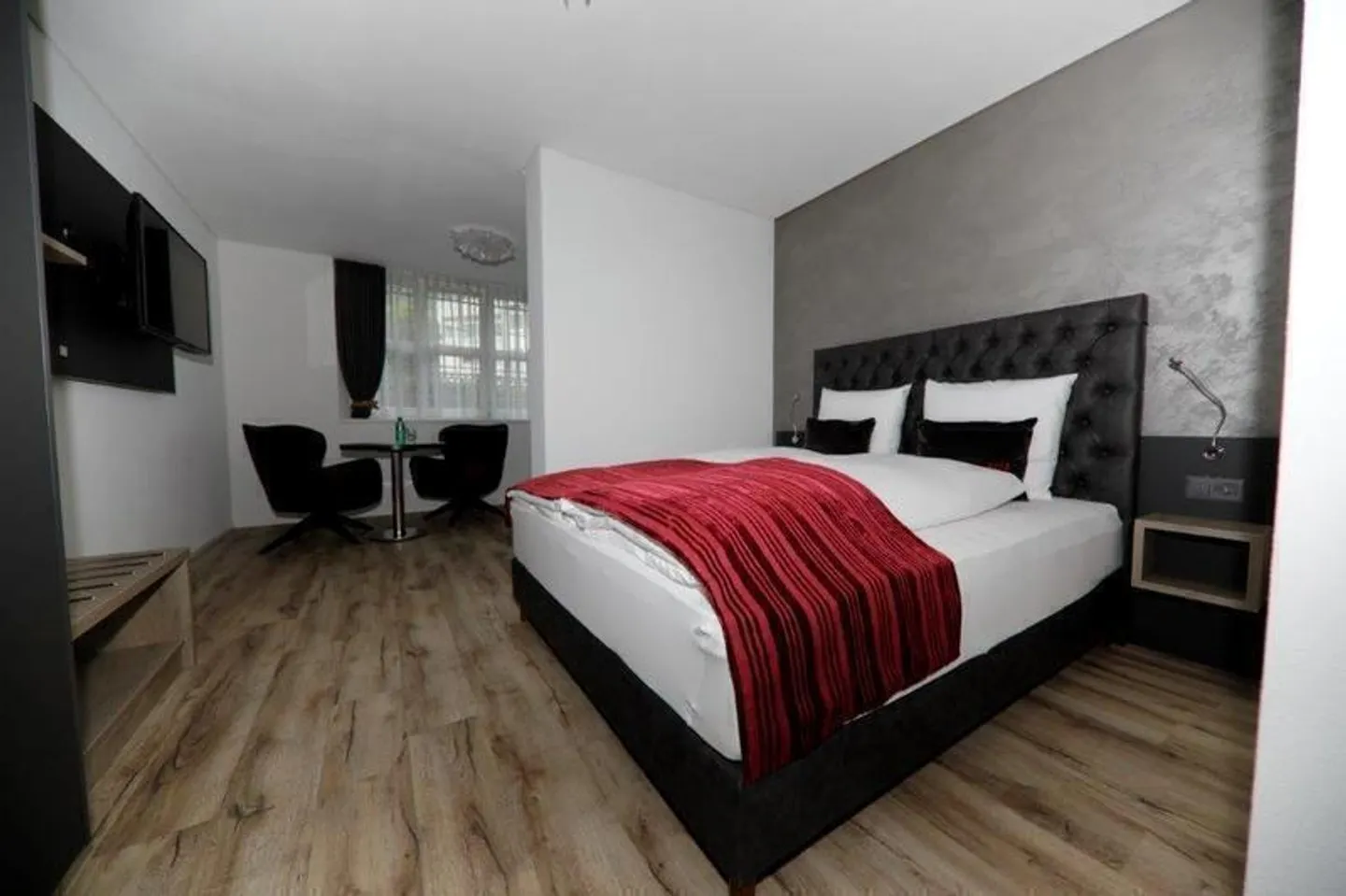 Cozy Apartment with Modern Amenities - Photo 6 of 7