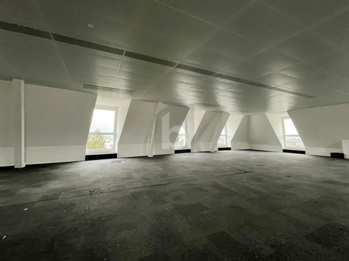 VERSATILE, CENTRALE CON VISTA SUL LAGO - Foto 2 di 6