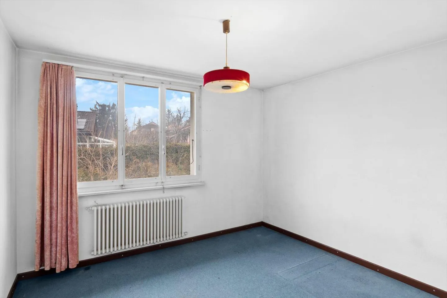 Charming Villa for Renovation in the Heart of Veyrier - Photo 4 of 12