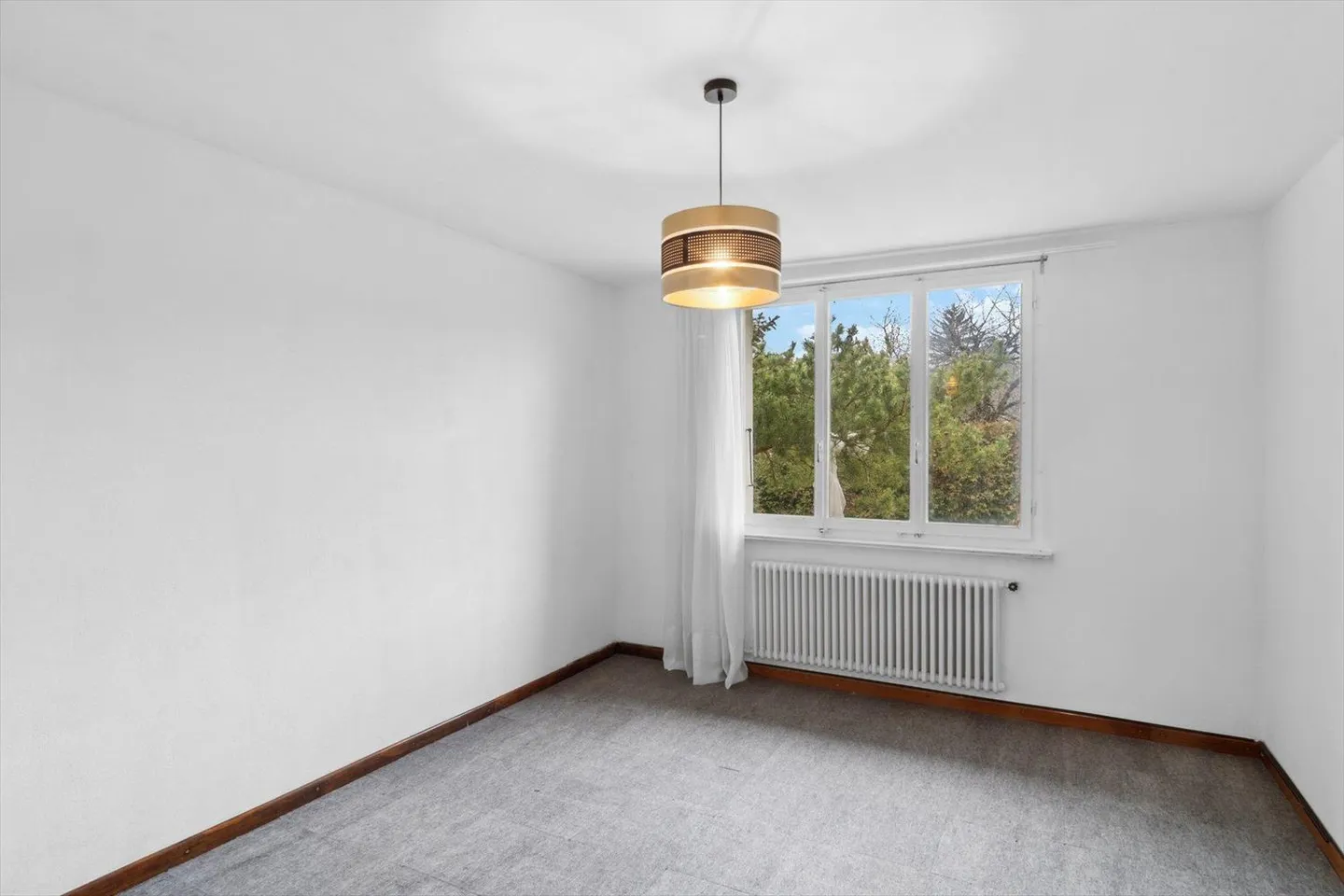 Charming Villa for Renovation in the Heart of Veyrier - Photo 5 of 12