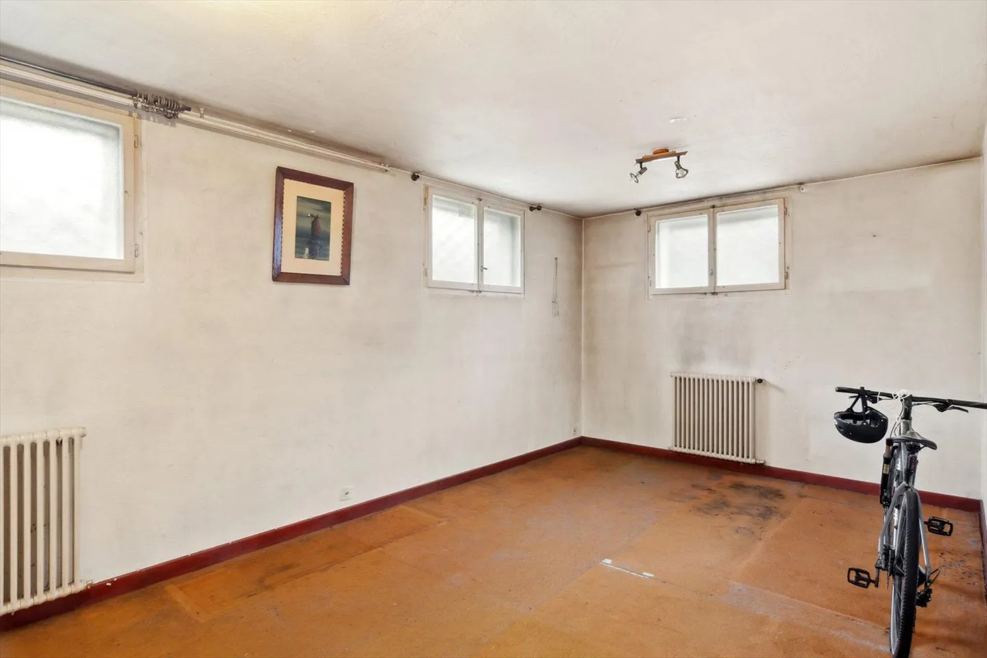 Charming Villa for Renovation in the Heart of Veyrier - Photo 8 of 12