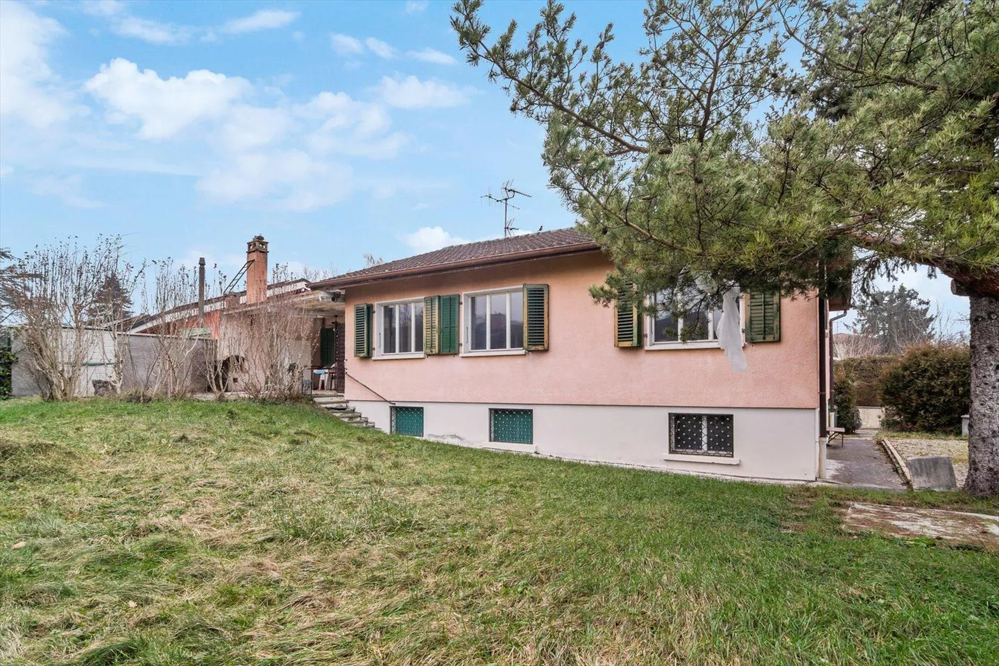 Charming Villa for Renovation in the Heart of Veyrier - Photo 12 of 12