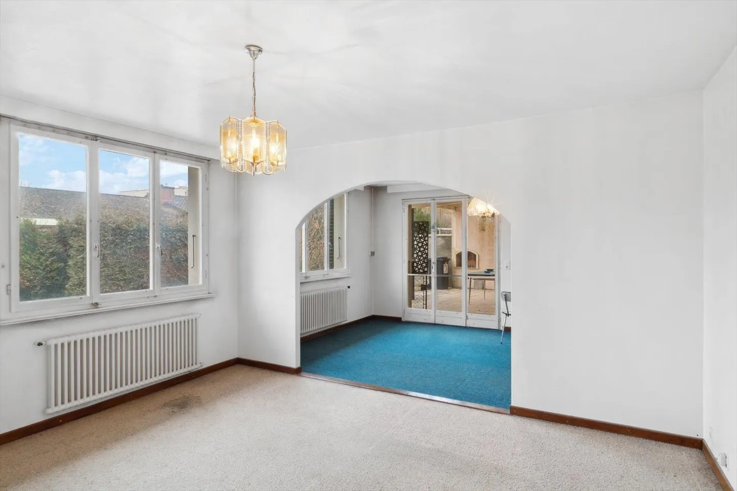 Charming Villa for Renovation in the Heart of Veyrier - Photo 2 of 12