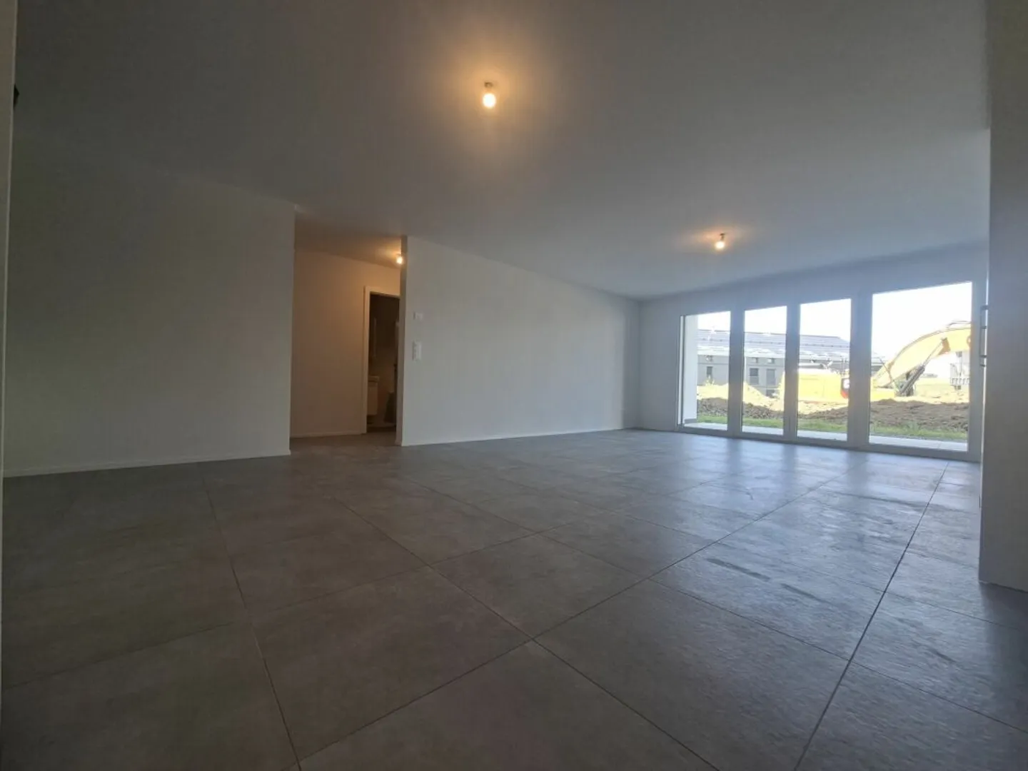 Modern 2.5-Room Apartment - Photo 3 of 10