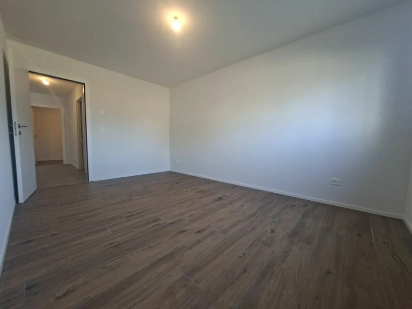 Modern 2.5-Room Apartment - Photo 4 of 10