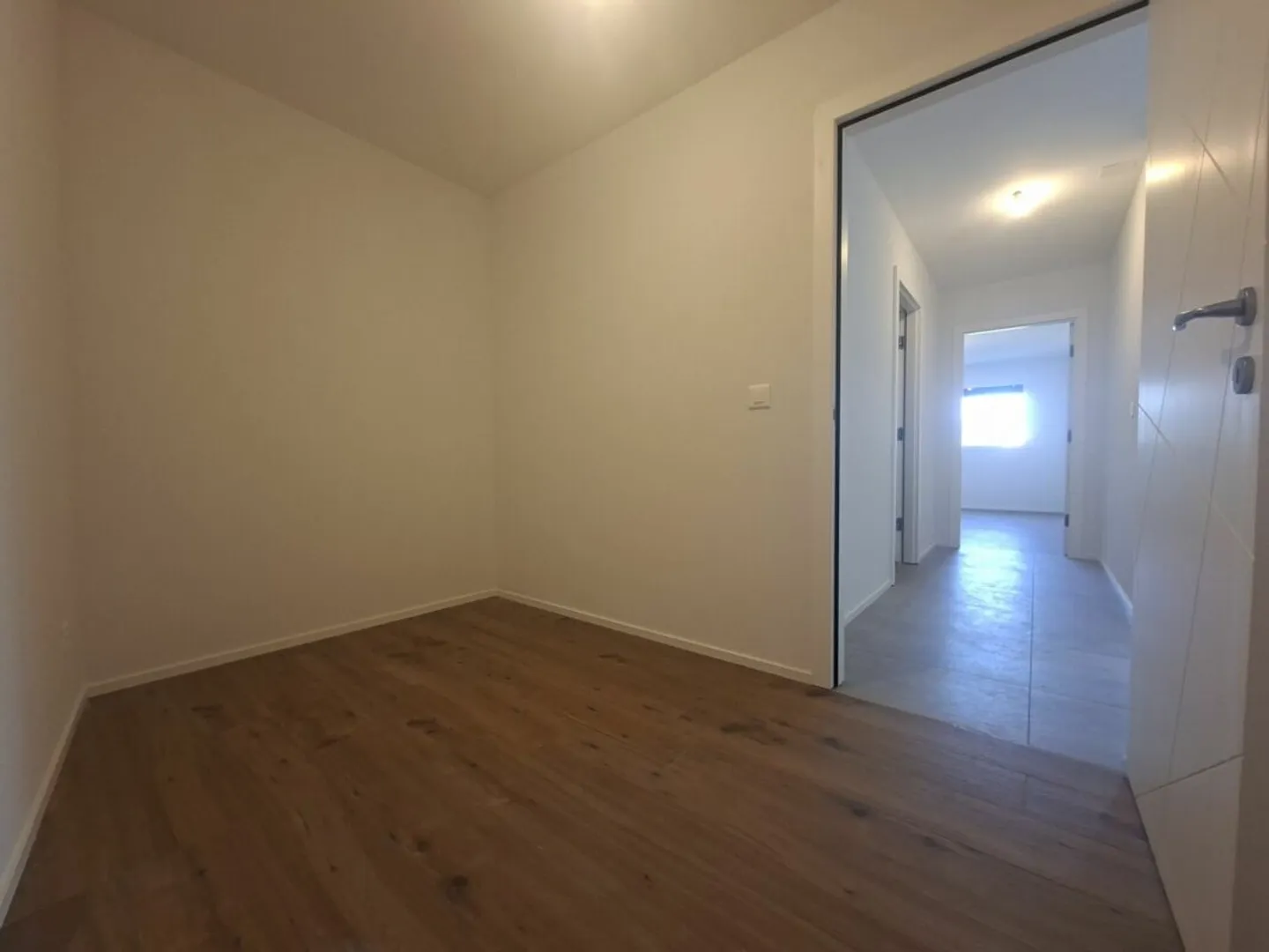 Modern 2.5-Room Apartment - Photo 5 of 10