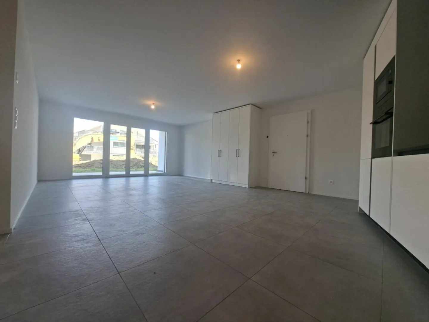 Modern 2.5-Room Apartment - Photo 2 of 10