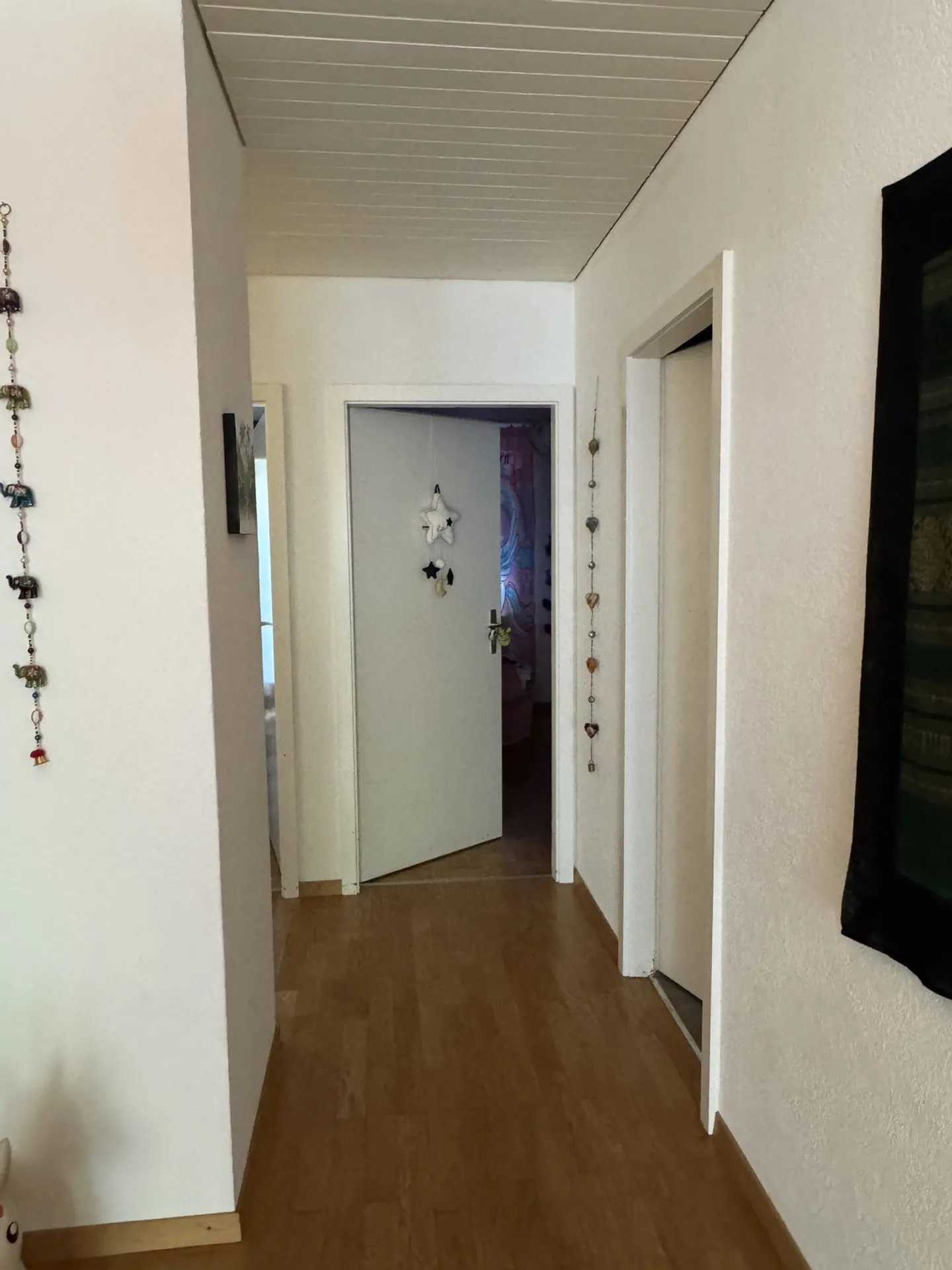 Partially renovated 4.5-room apartment in a renovated farmhouse - Photo 6 of 13