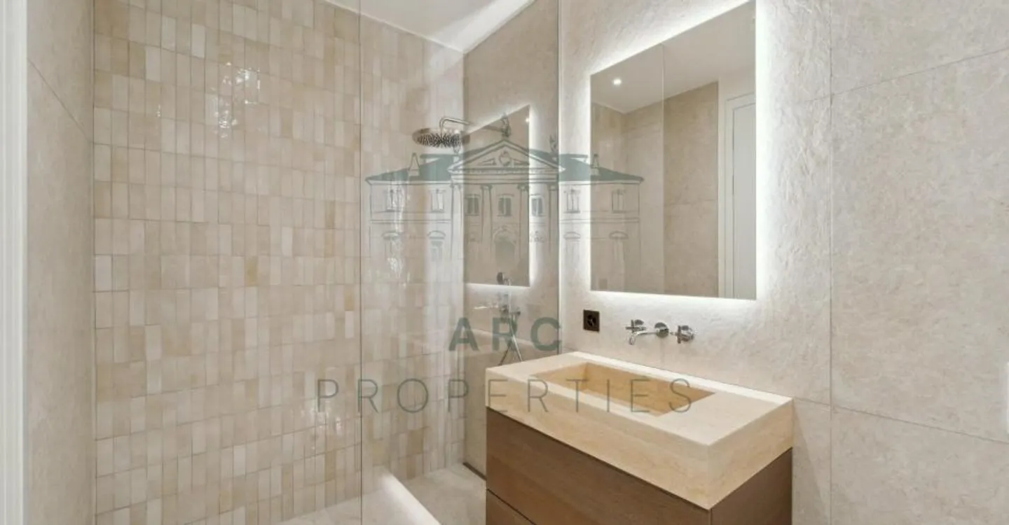CHAMPEL - EXCEPTIONAL RENOVATED APARTMENT - Photo 6 of 8
