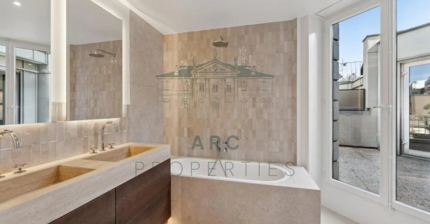 CHAMPEL - EXCEPTIONAL RENOVATED APARTMENT - Photo 7 of 8