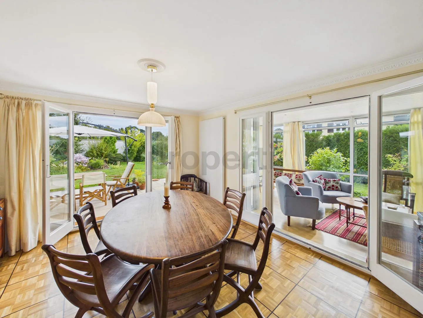 Large garden, magnificent veranda, bright ground floor, 4 bedrooms... - Photo 4 of 14