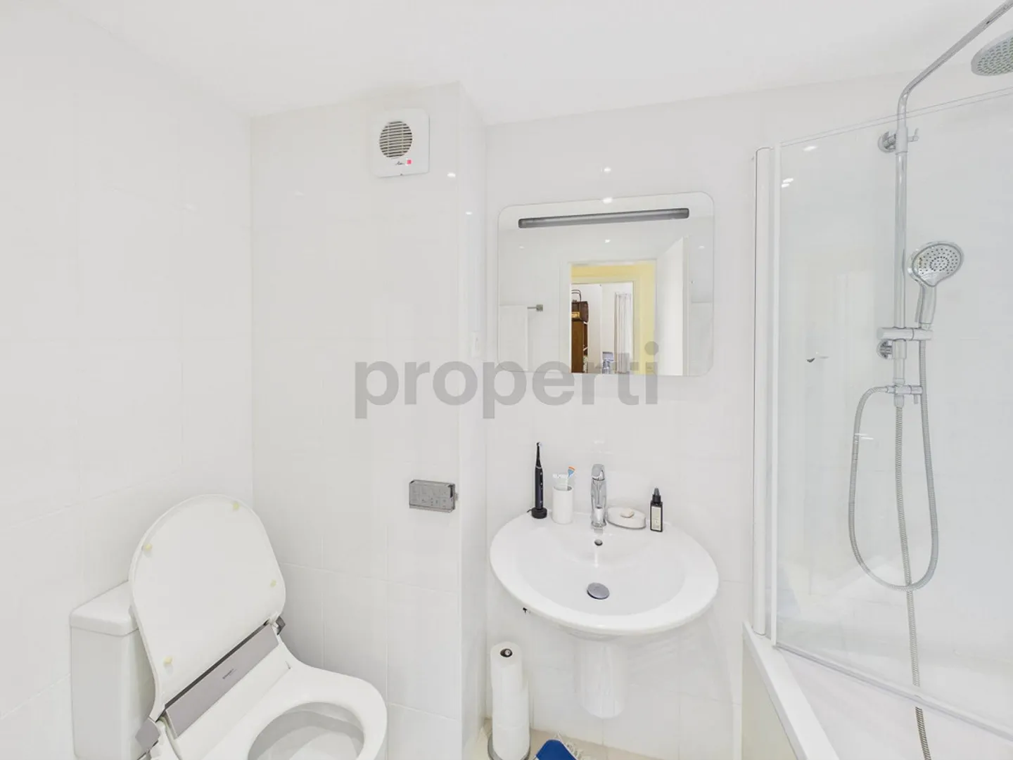 Large garden, magnificent veranda, bright ground floor, 4 bedrooms... - Photo 10 of 14
