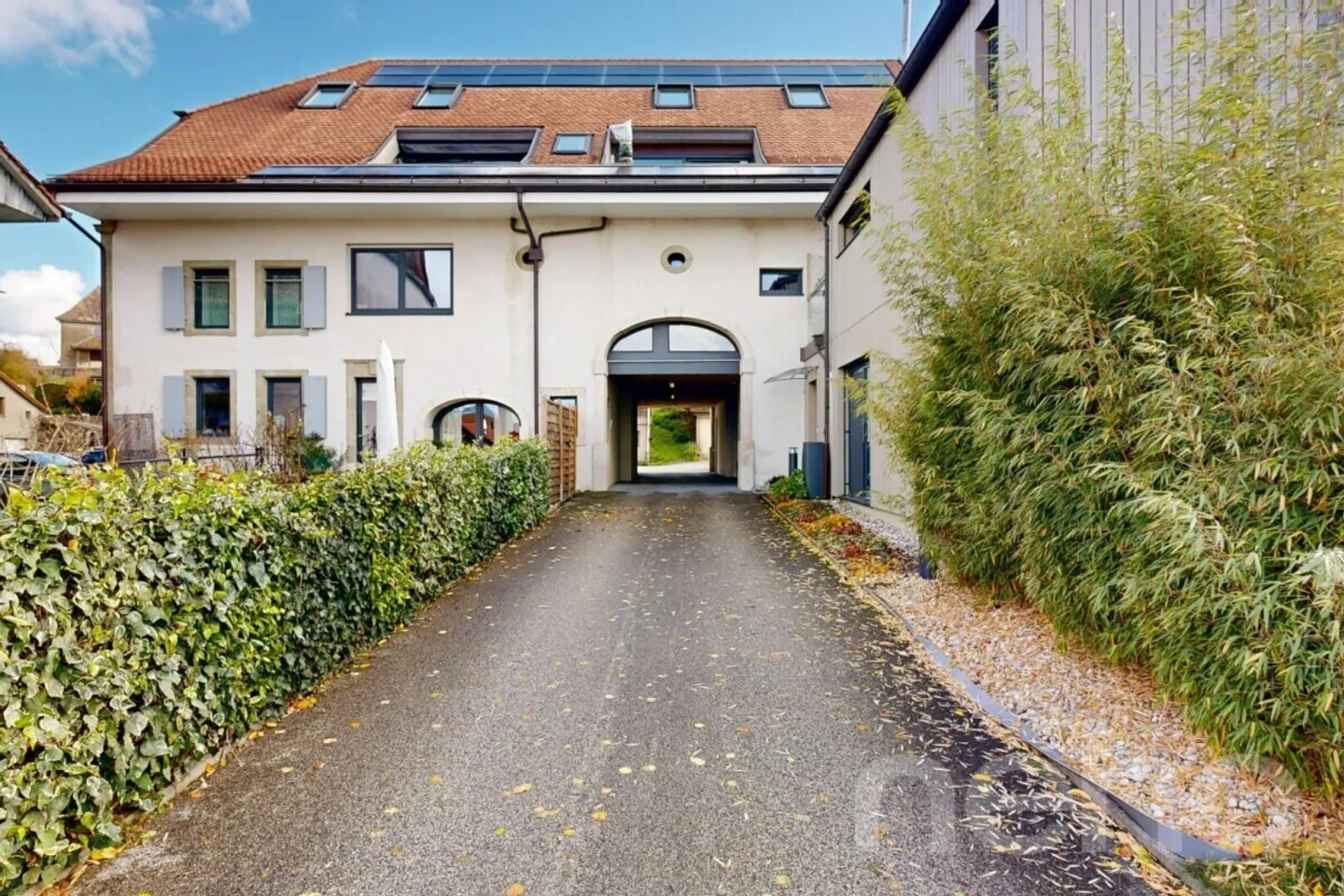 Elegant garden-level apartment with 4.5 rooms in Vuarrens - Photo 2 of 12