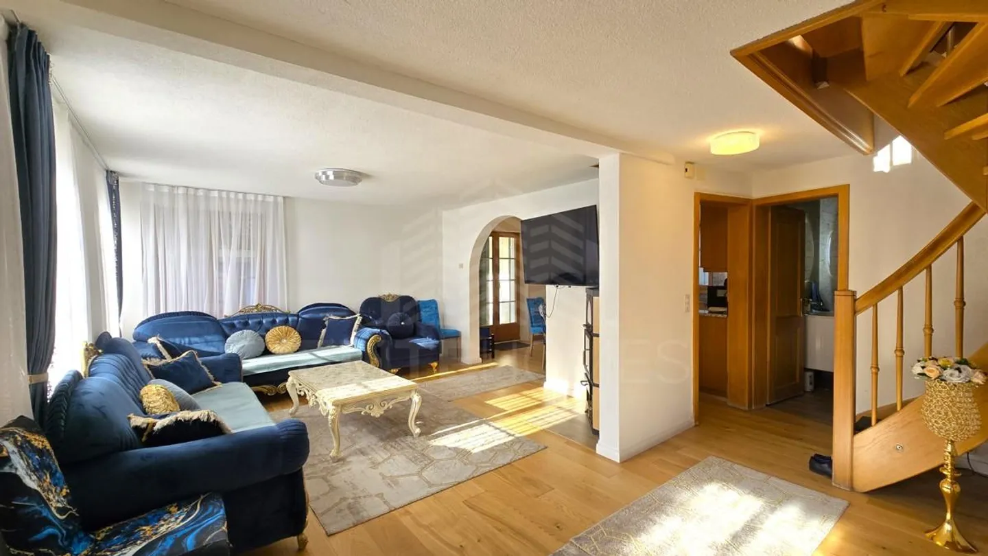Single house for sale - Photo 1 of 6
