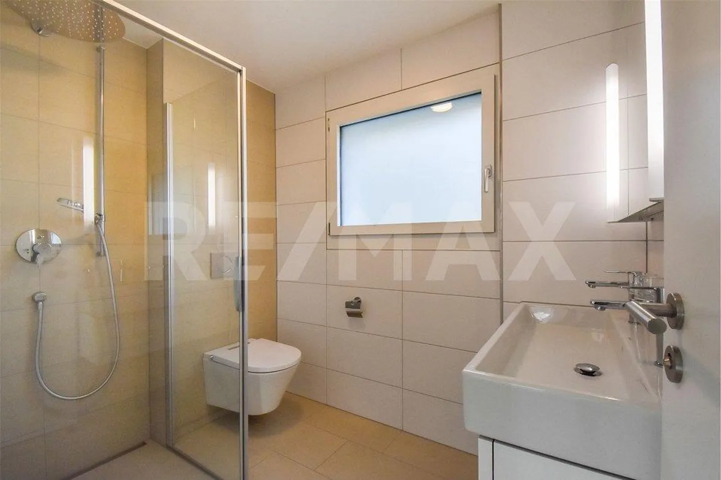 Exclusive living experience with panoramic views of the Alps - Photo 9 of 13