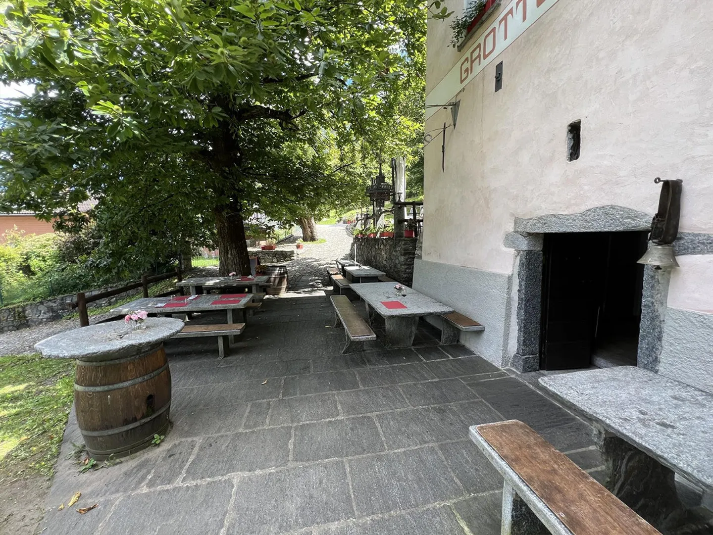 Cave with 4 rooms, rustic extension and large green area in Roveredo (GR) - Photo 7 of 13