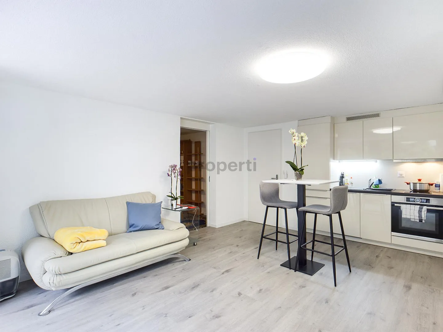 Furnished 2-room apartment in Schliern near Köniz - Photo 1 of 9