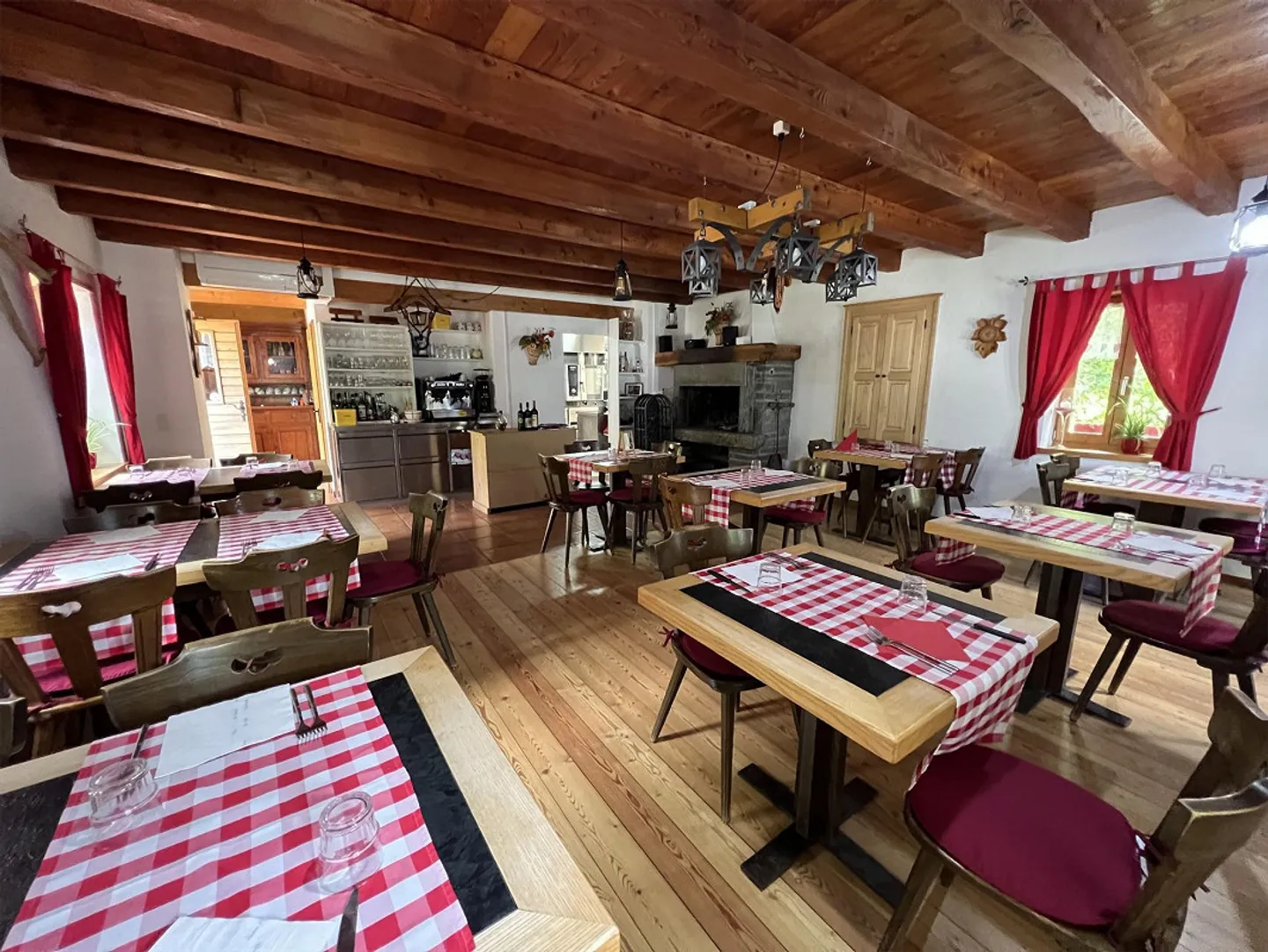 Cave with 4 rooms, rustic extension and large green area in Roveredo (GR) - Photo 12 of 13