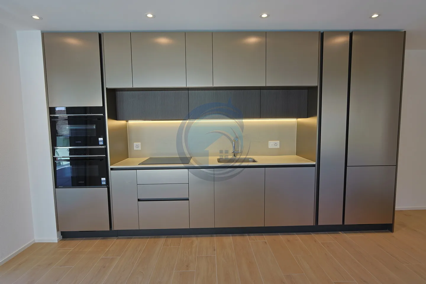 Appartement moderne avec grand balcon - Photo 2 sur 10