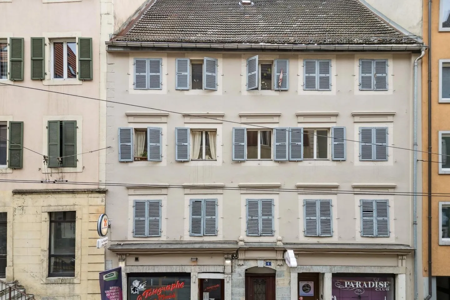 Mixed-use building - Net yield of 6%, tenants in place - Photo 2 of 12