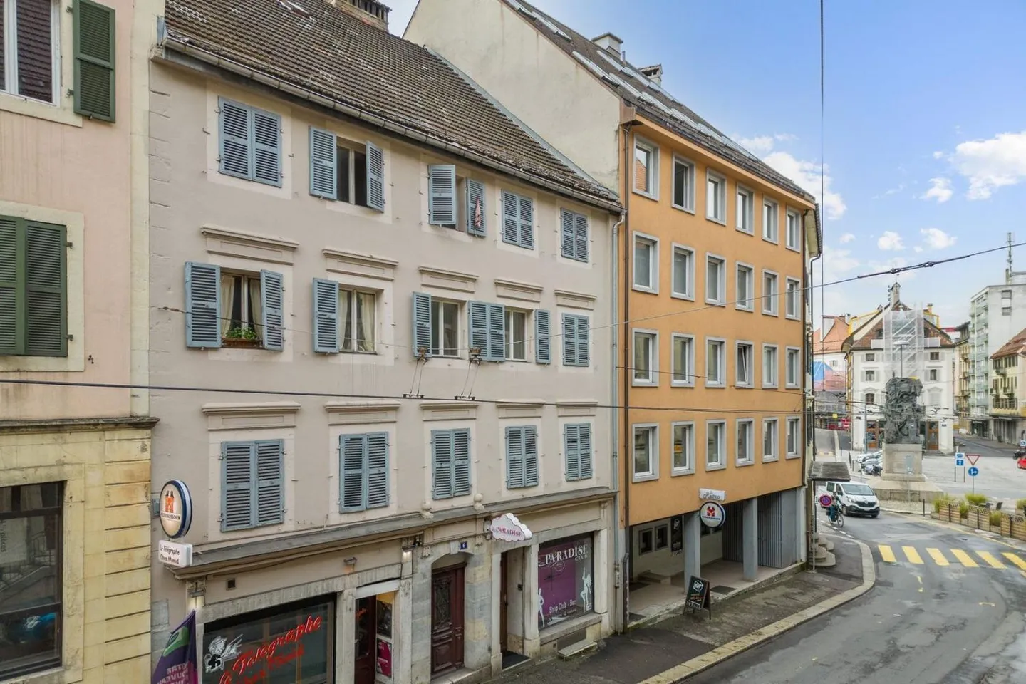 Mixed-use building - Net yield of 6%, tenants in place - Photo 3 of 12