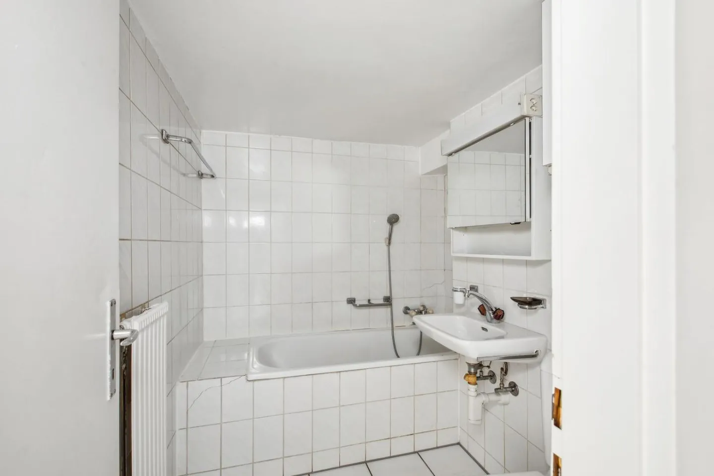 Mixed-use building - Net yield of 6%, tenants in place - Photo 7 of 12