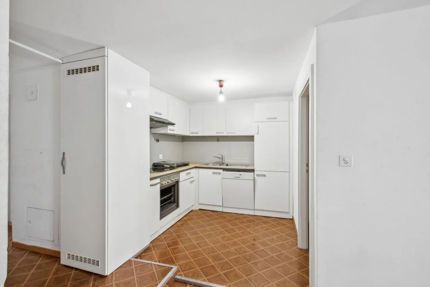 Mixed-use building - Net yield of 6%, tenants in place - Photo 8 of 12