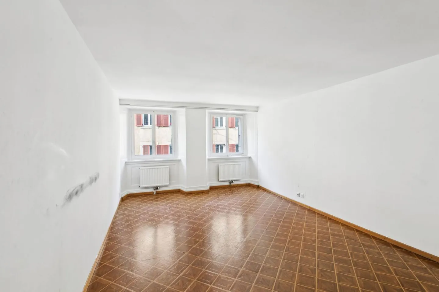 Mixed-use building - Net yield of 6%, tenants in place - Photo 9 of 12