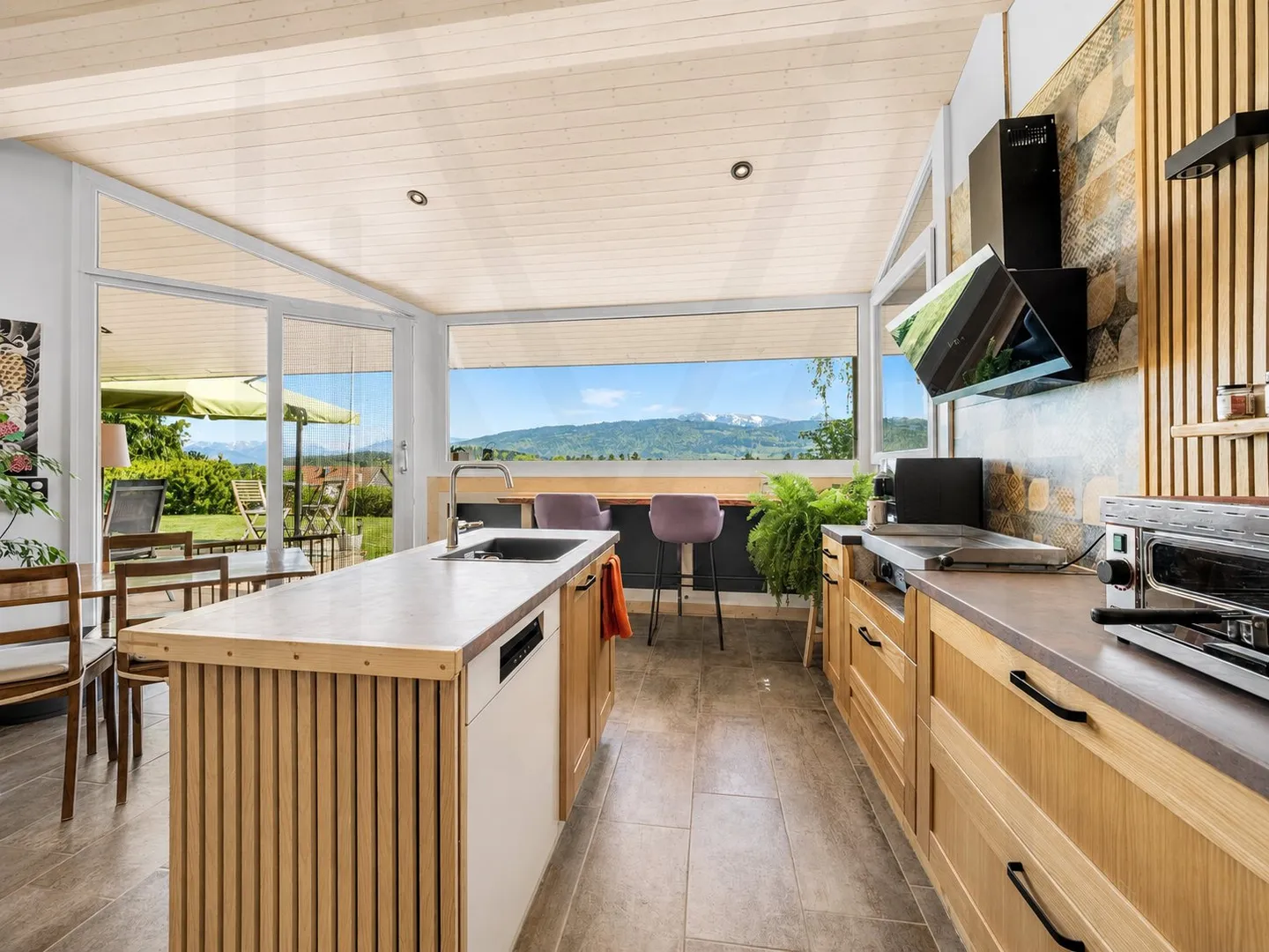 Architectural Villa with Stunning Views - Photo 6 of 17