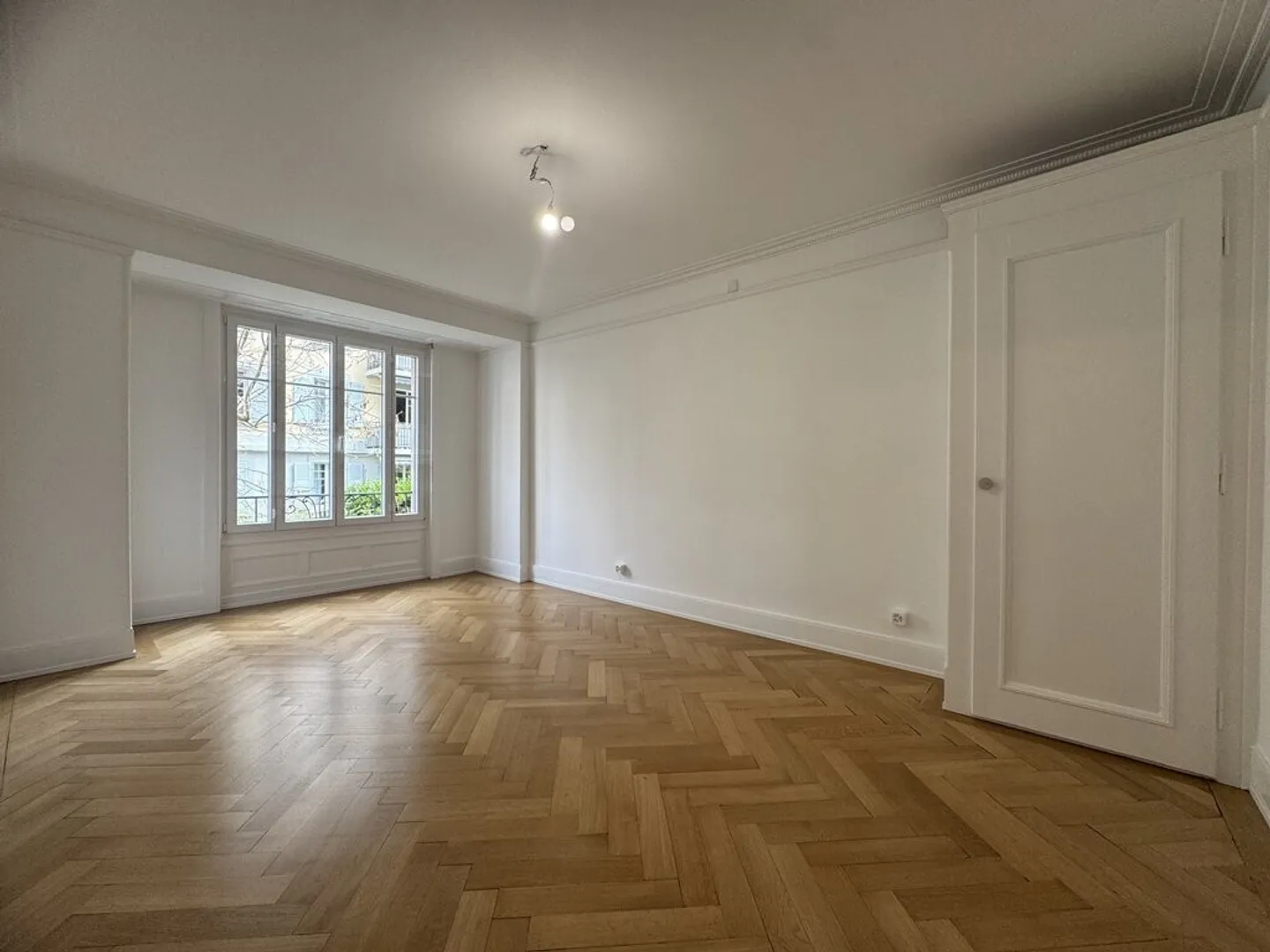 Appartement avec 3 Chambres Entièrement Rénové - Photo 6 sur 8