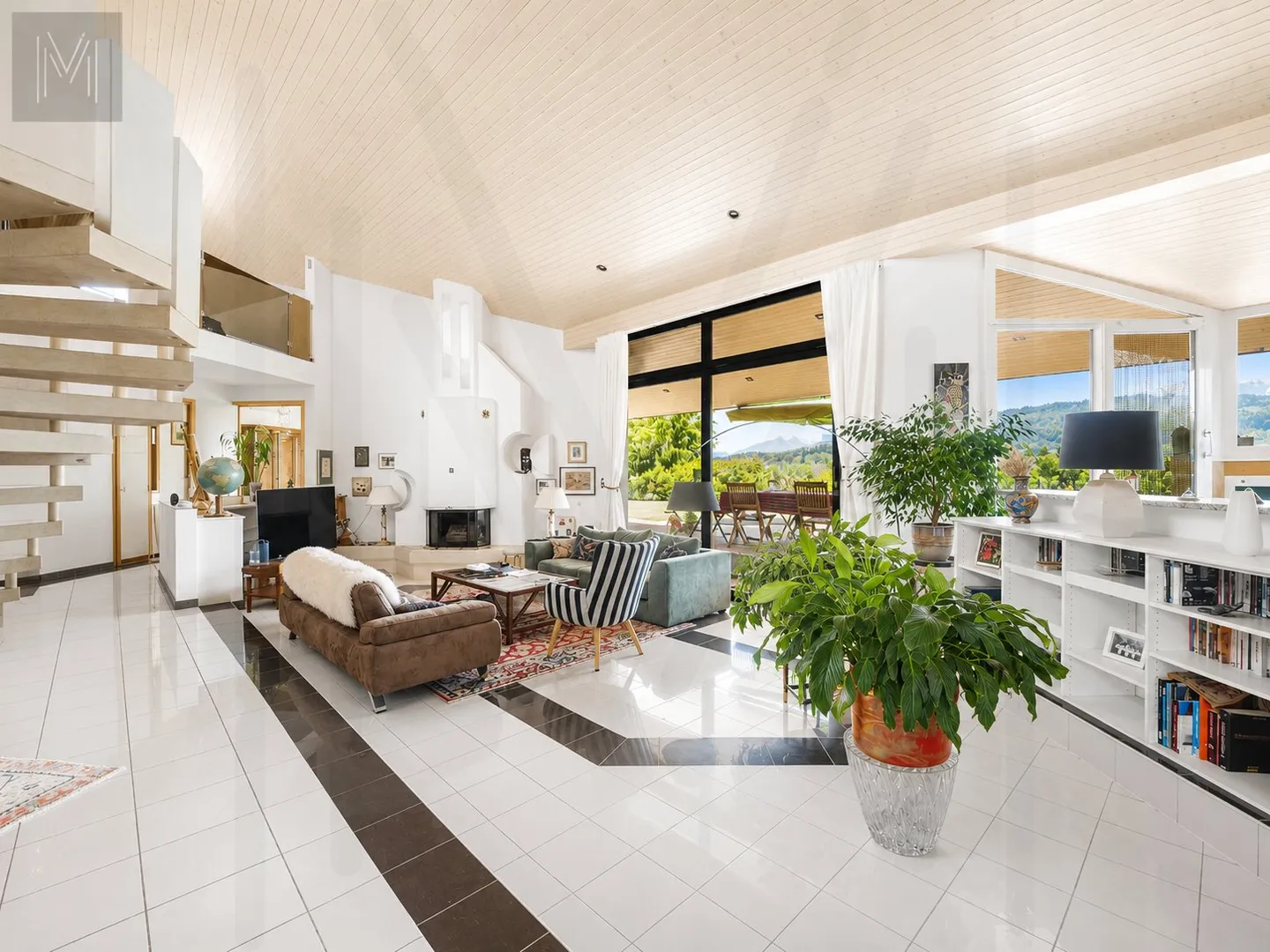 Architectural Villa with Stunning Views - Photo 2 of 17