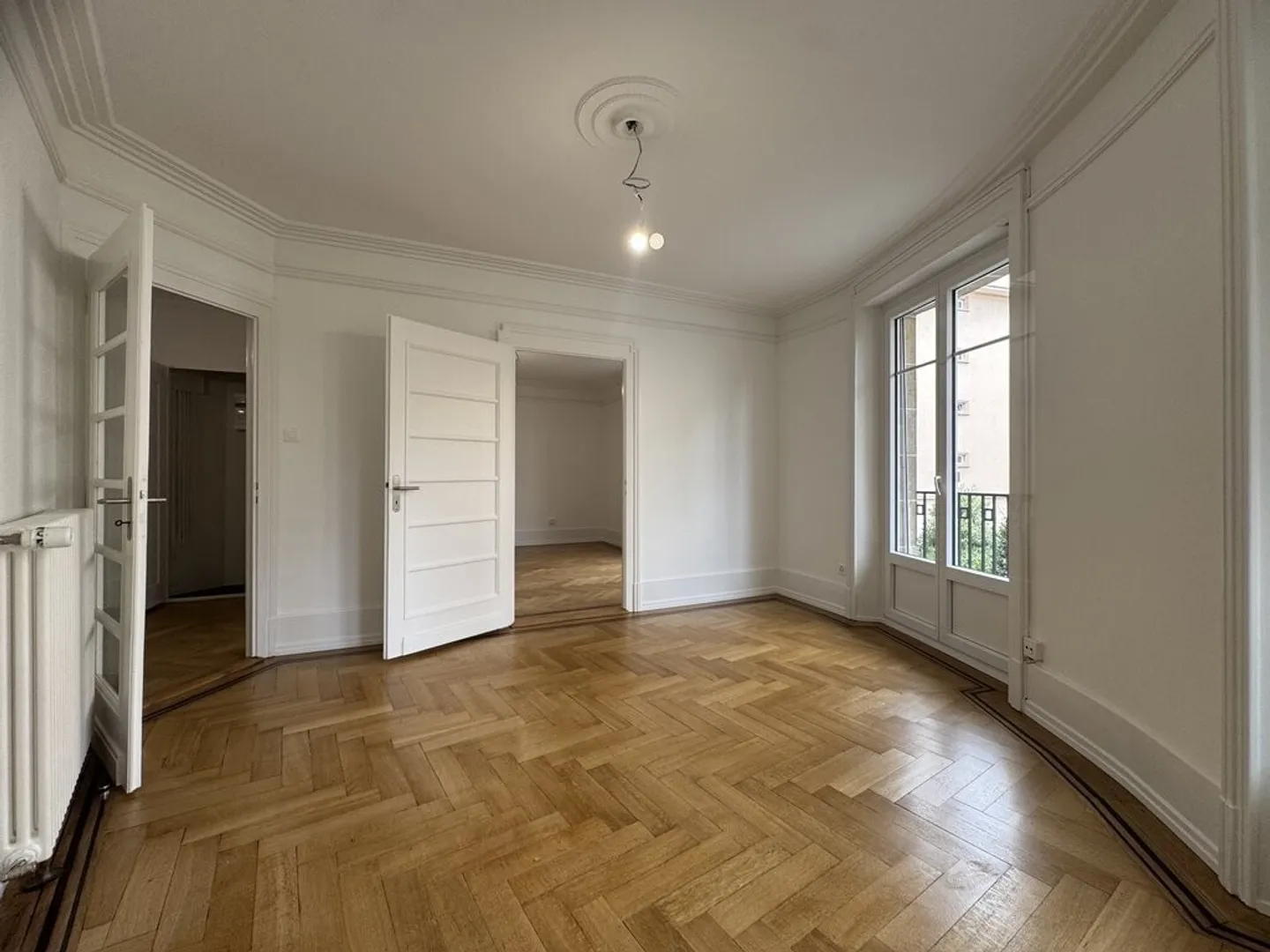 Appartement avec 3 Chambres Entièrement Rénové - Photo 4 sur 8