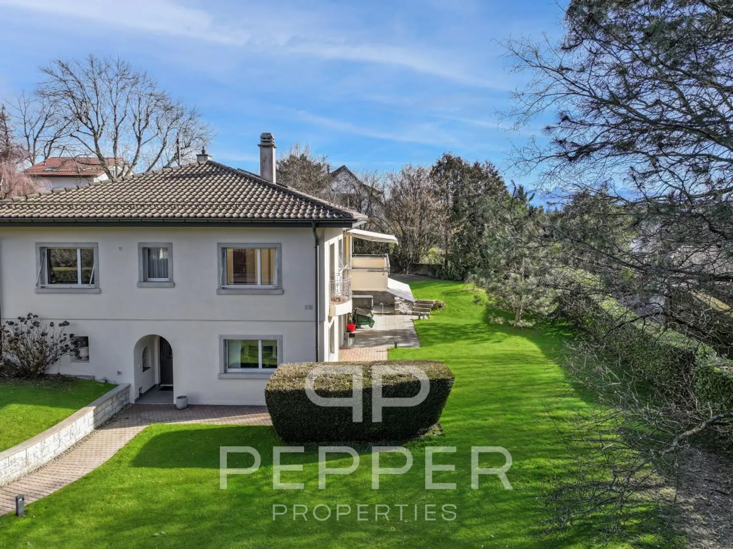 Villa 7.5 rooms - Photo 2 of 13