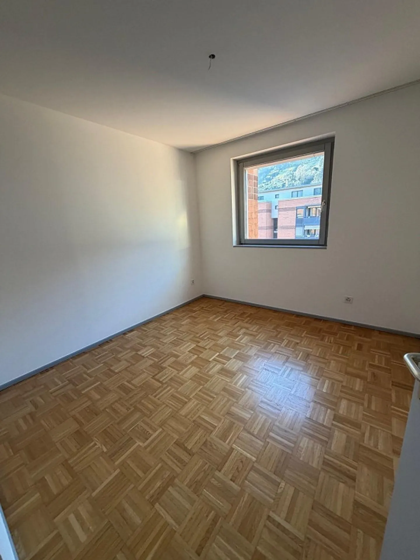 Spacious and bright 4.5-room duplex in Agno with panoramic view - Photo 6 of 9