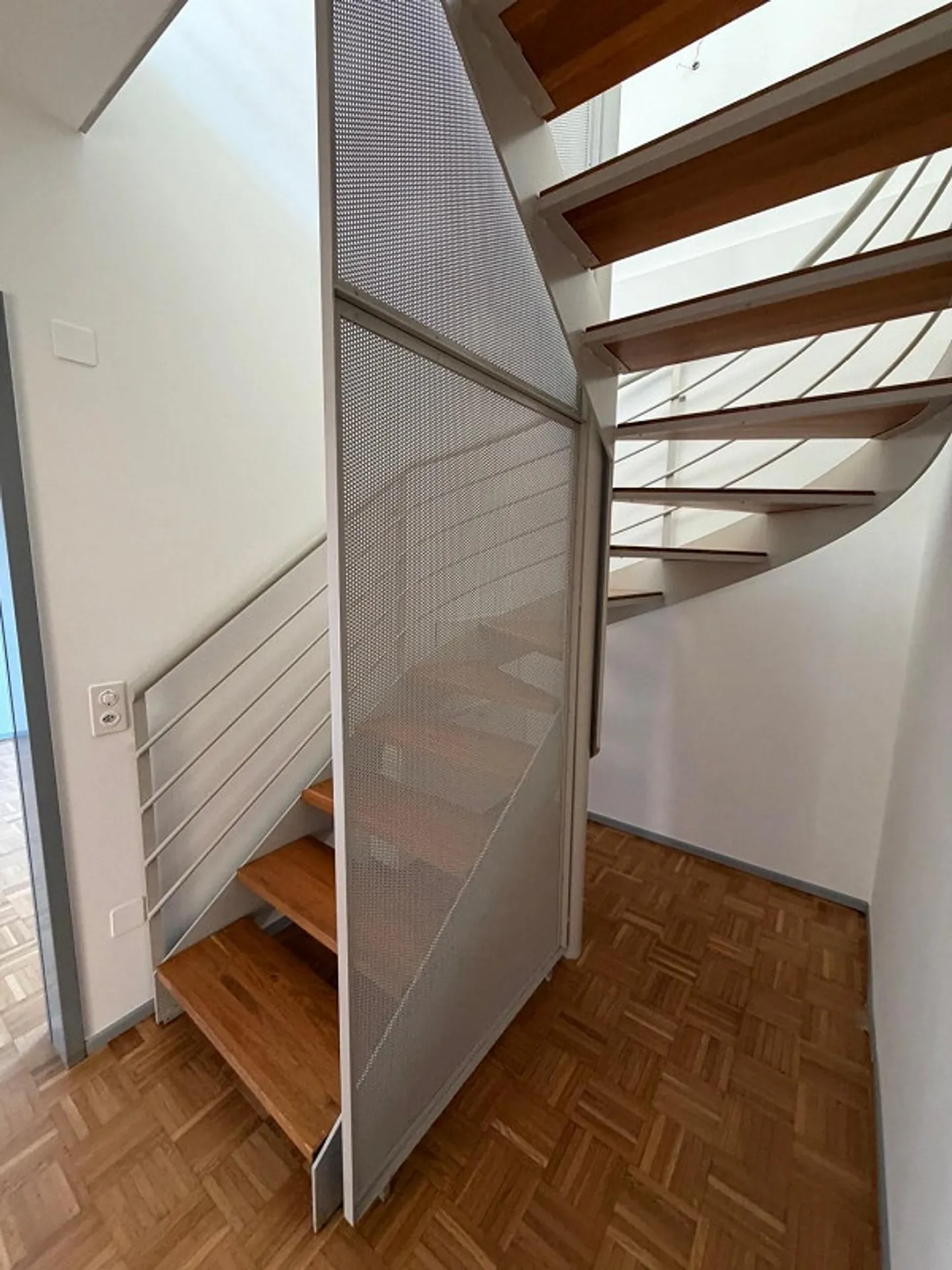 Spacious and bright 4.5-room duplex in Agno with panoramic view - Photo 8 of 9