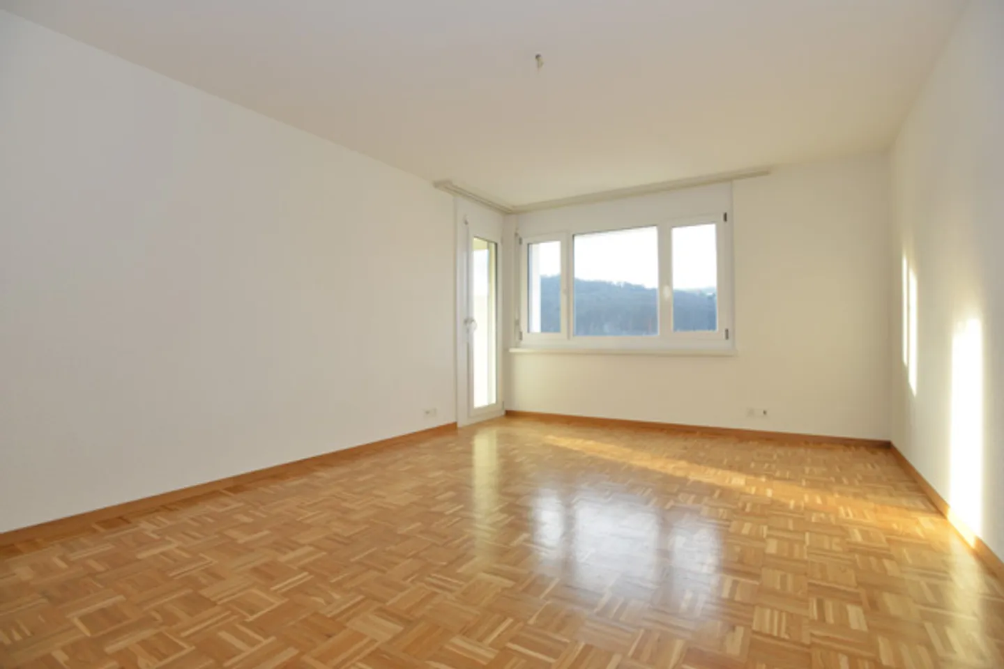 Zentrale Wohnung mit Balkonen - Foto 3 von 11