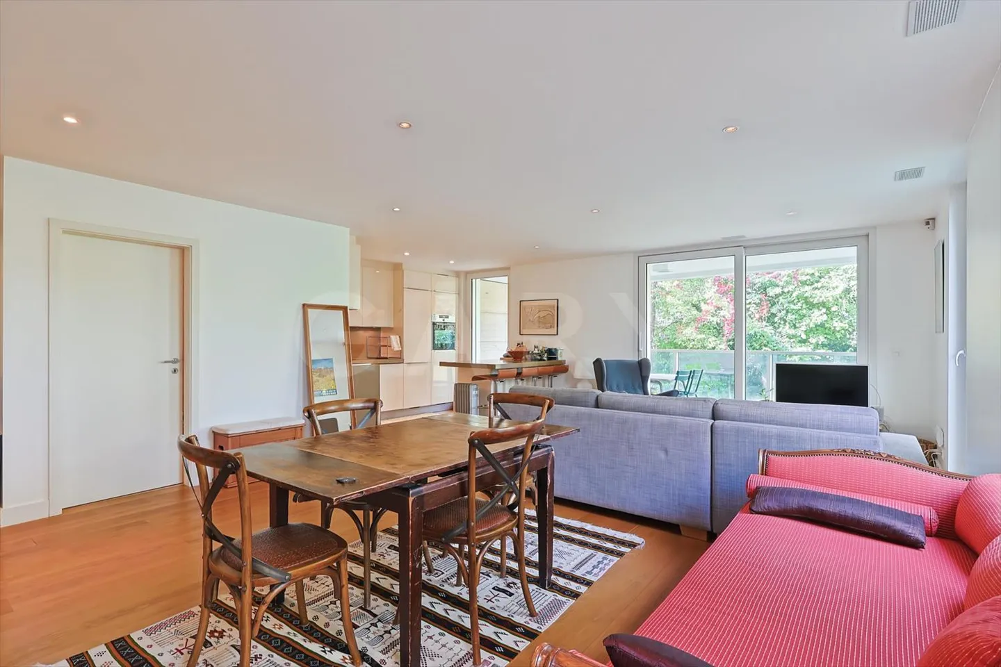 Ampio appartamento con 4 stanze e terrazze. - Foto 3 di 7