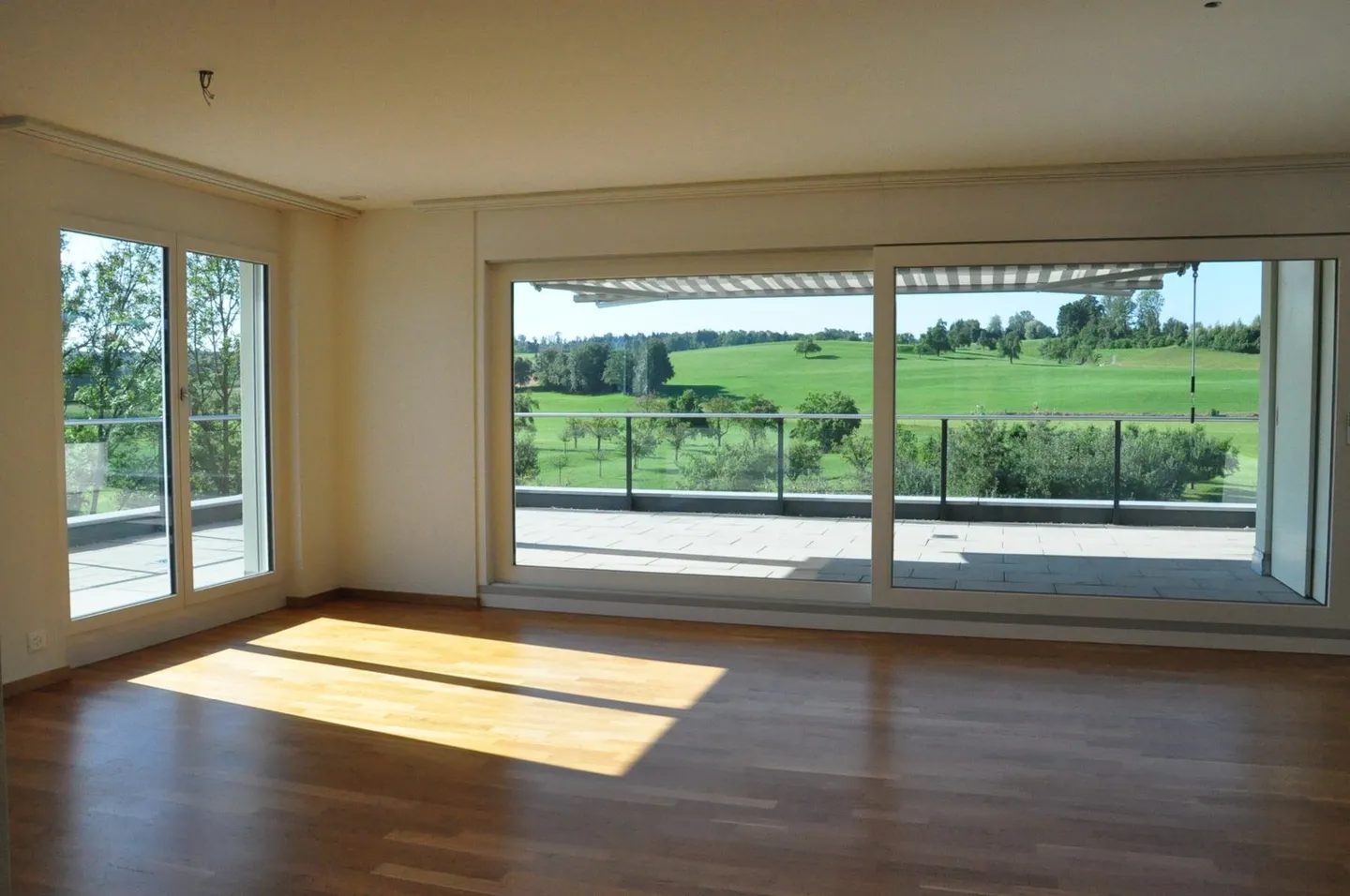 Quietly located penthouse apartment directly at Mühlebach - Photo 4 of 9
