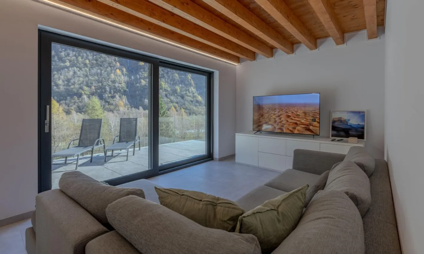 Villa moderna nella natura a Brione Verzasca - Una buona opportunità - Foto 5 di 13