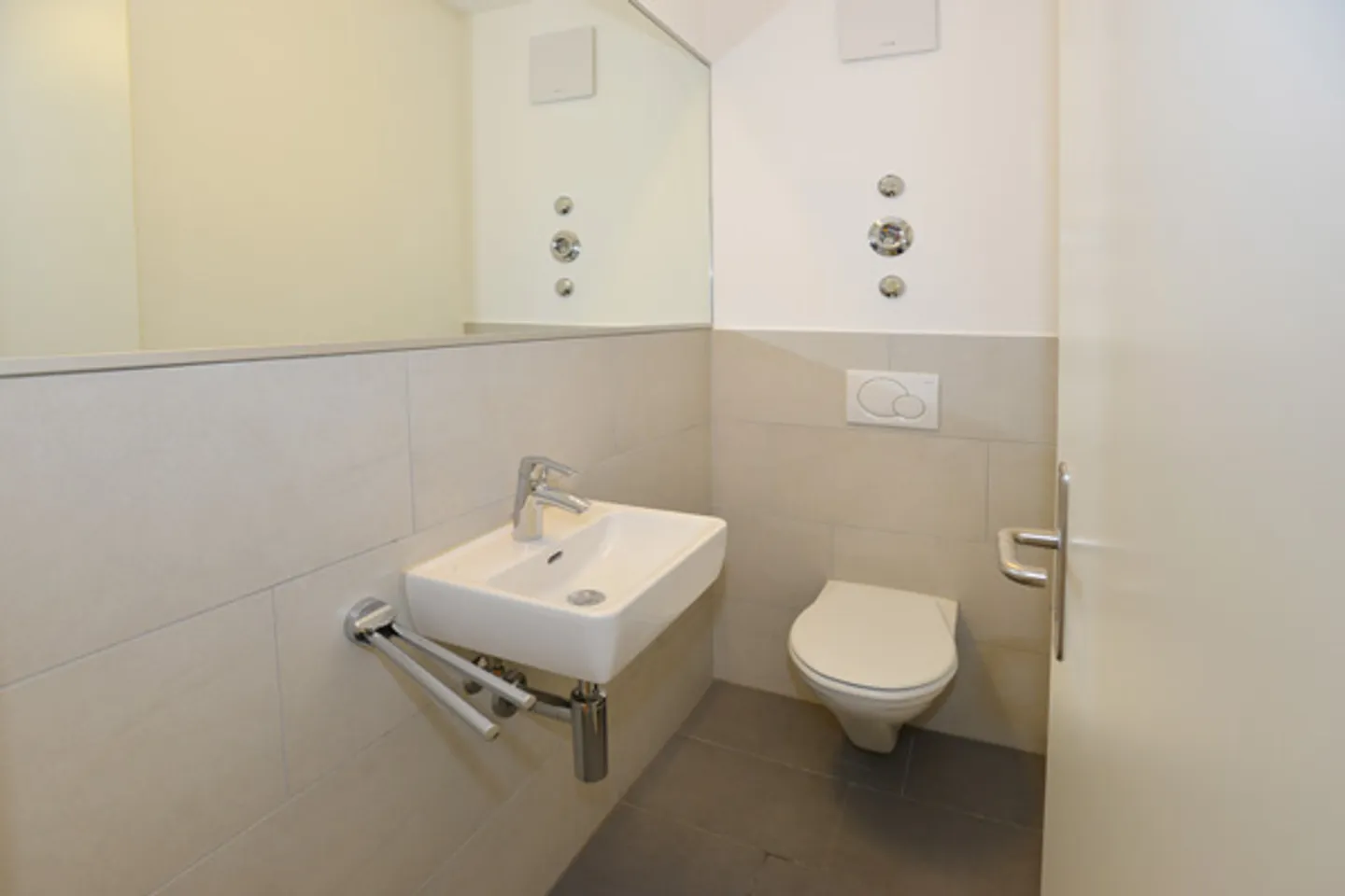 Zentrale Wohnung mit Balkonen - Foto 5 von 11