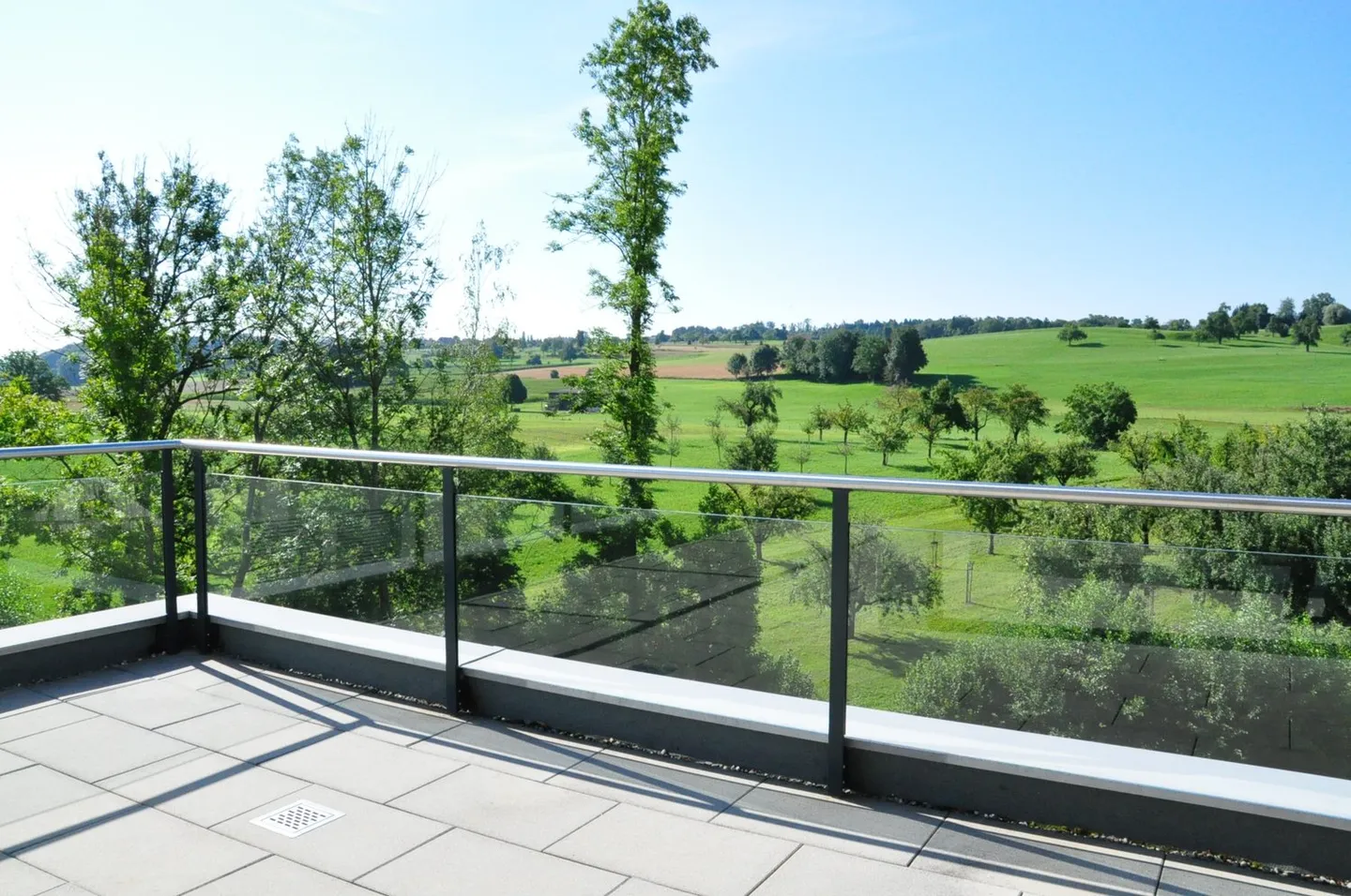 Quietly located penthouse apartment directly at Mühlebach - Photo 3 of 9