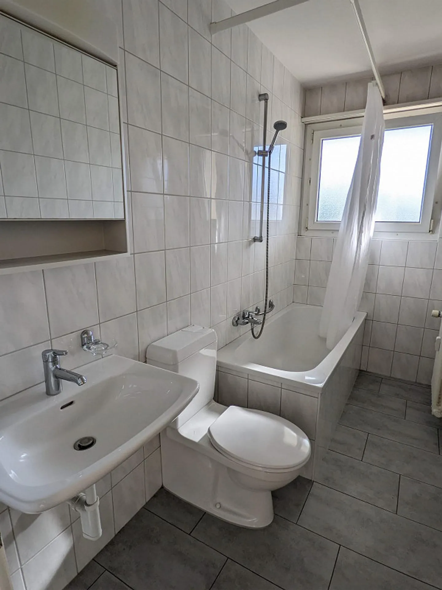 1-room apartment with balcony (3rd floor with elevator) near Aeschenplatz - Photo 3 of 7