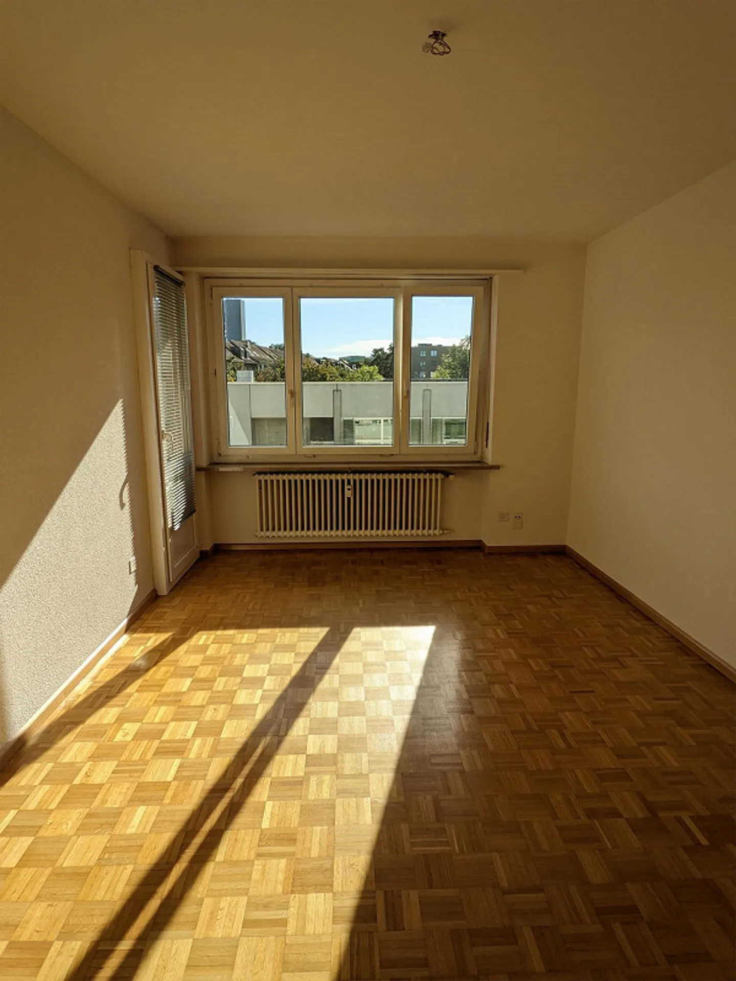 1-room apartment with balcony (3rd floor with elevator) near Aeschenplatz - Photo 4 of 7