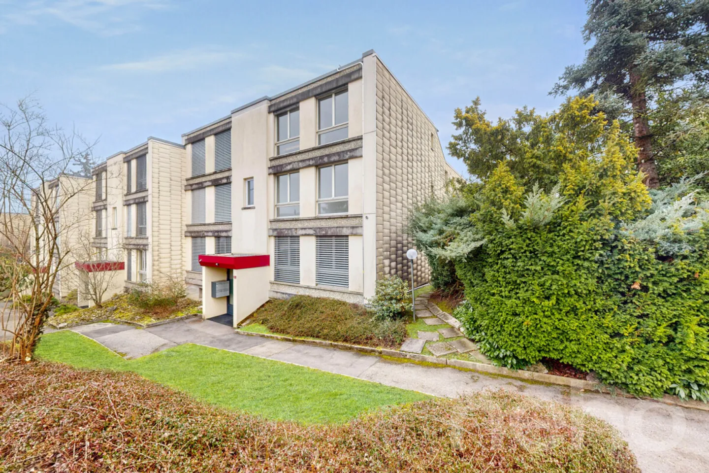 Exceptional volumes and lake view, duplex to reinvent in Colombier - Photo 10 of 12