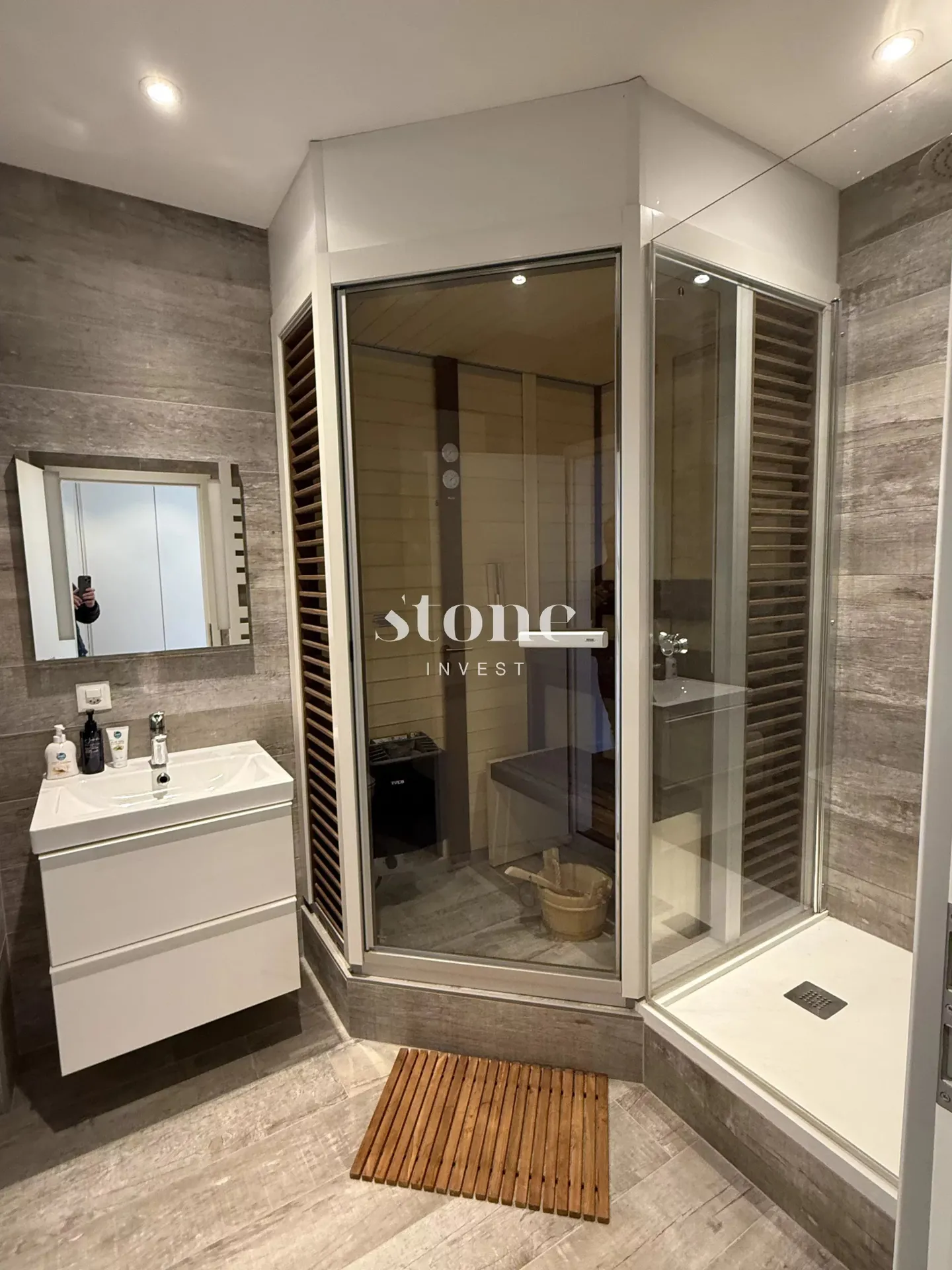 Magnificent bright furnished apartment recently renovated of 58 m2 and 24 m2 terrace - Photo 11 of 11