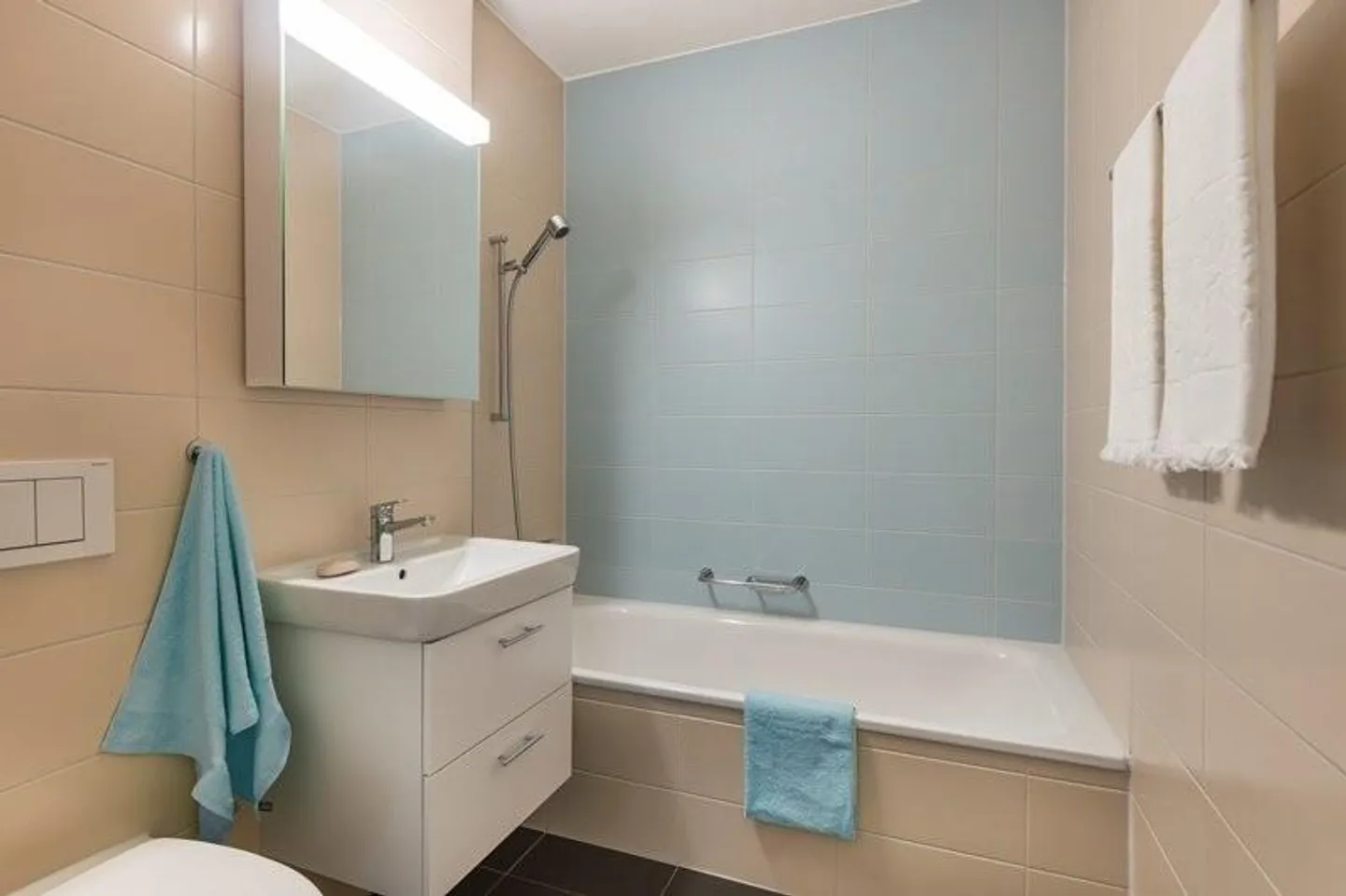 Bel appartement avec loggia confortable - Photo 5 sur 6