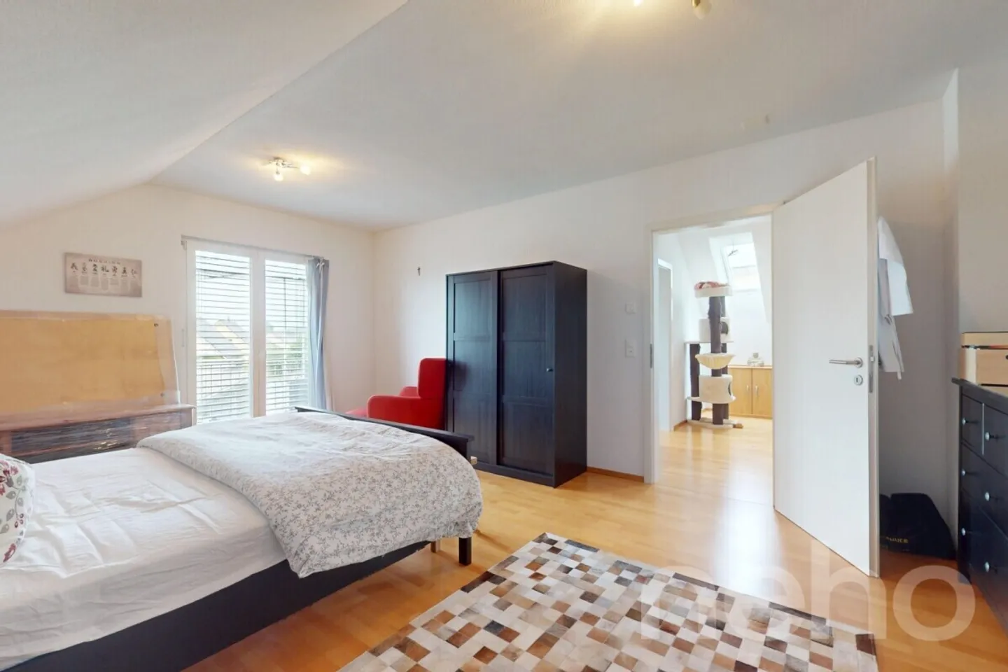 Light-flooded 6.5-room house in a quiet location with plenty of space - Photo 3 of 12