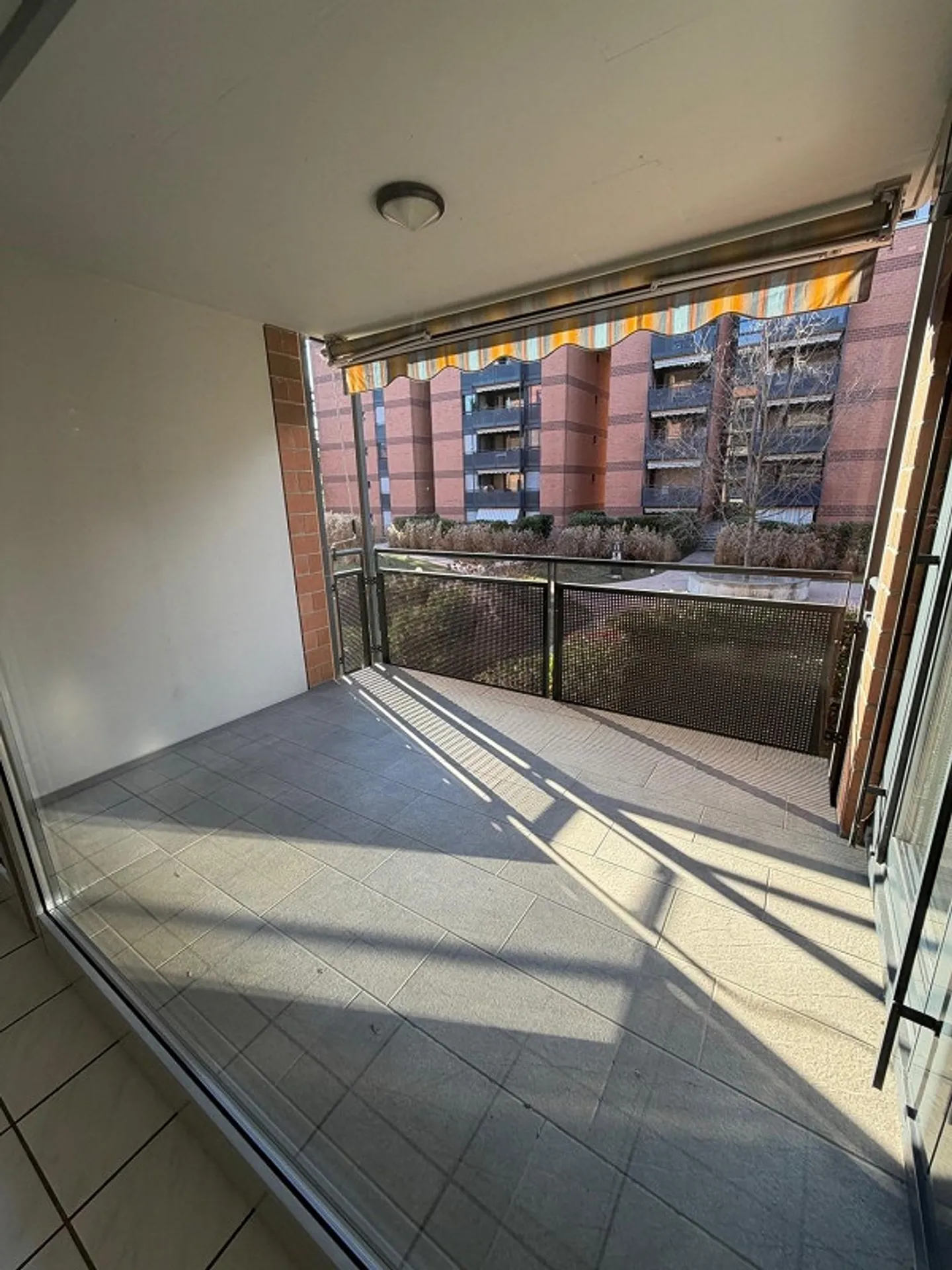 Bright 2.5-room apartment in Agno with balcony and garage - Photo 5 of 6