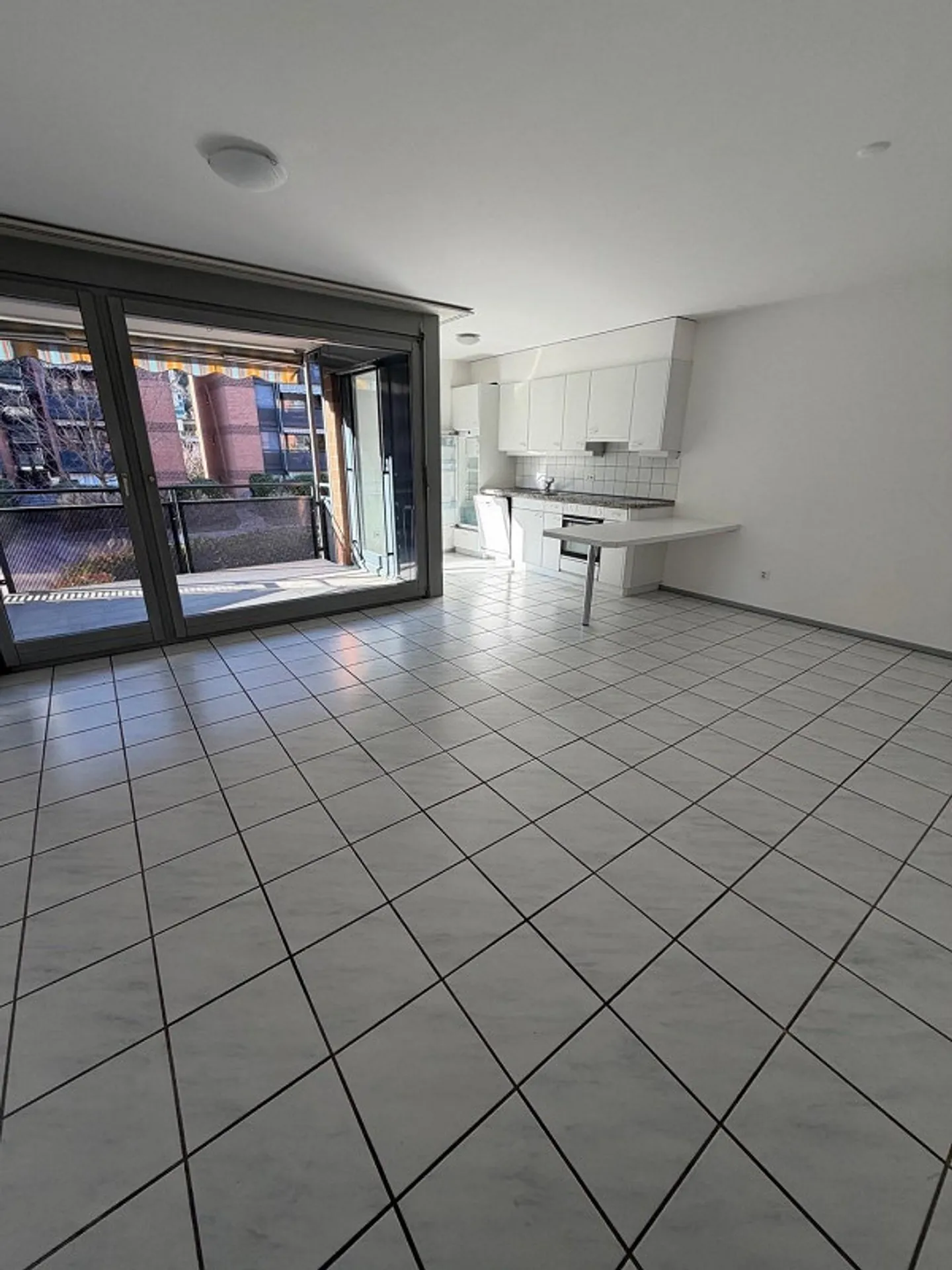 Bright 2.5-room apartment in Agno with balcony and garage - Photo 2 of 6