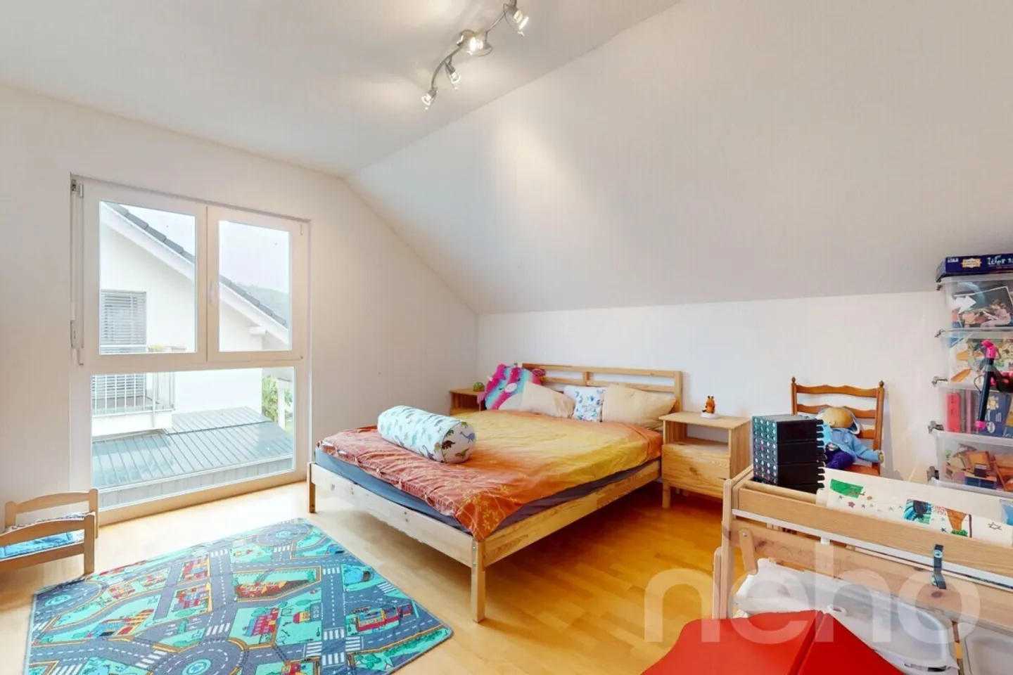 Light-flooded 6.5-room house in a quiet location with plenty of space - Photo 4 of 12